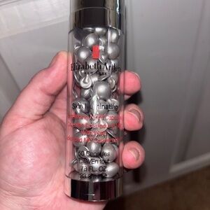 Elizabeth Arden Silver Skin Illuminating Capsules